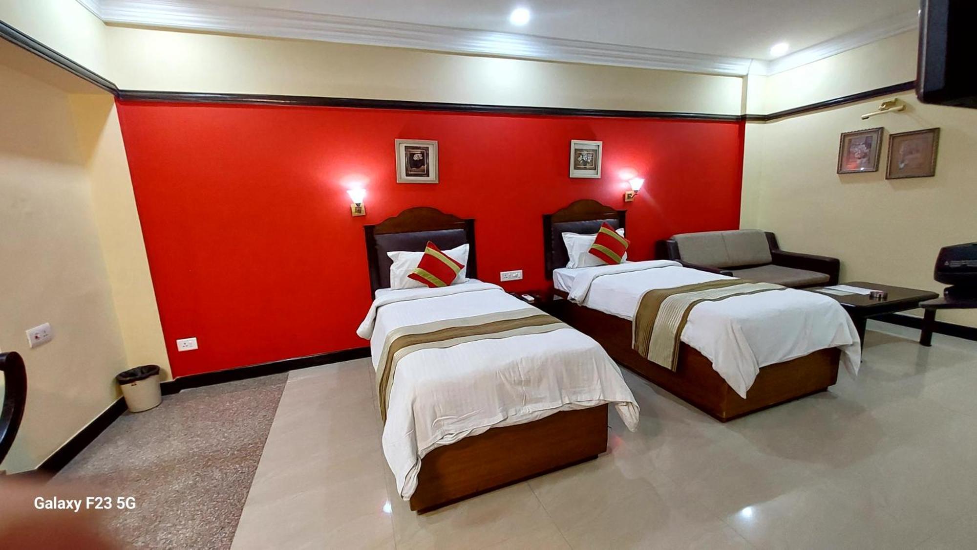 Lytton Hotel 3*