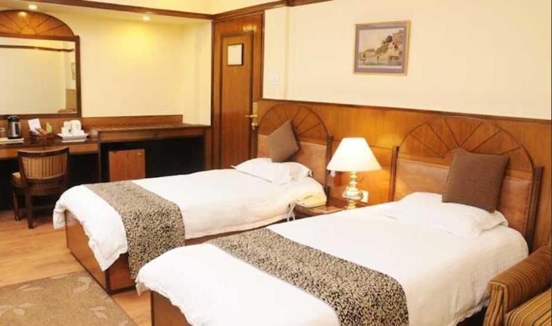Lytton Hotel 3*